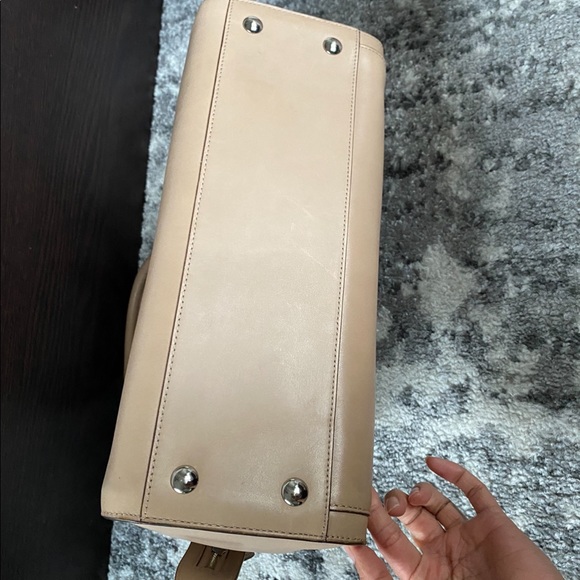 Coach - Picture 5 of 8